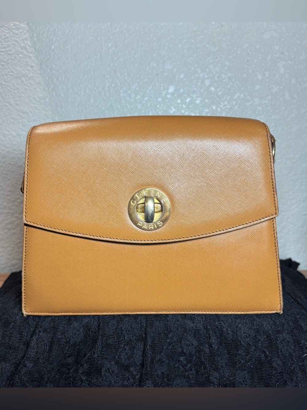 Vintage CELINE Camel Saffiano Accordion Flap Bag | Red Interior | Made in Italy - Picture 3 of 11